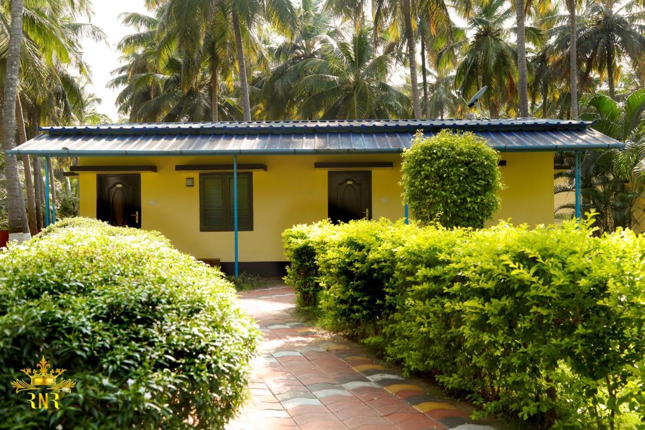 Royal Nature Resort Pollāchi Exterior foto